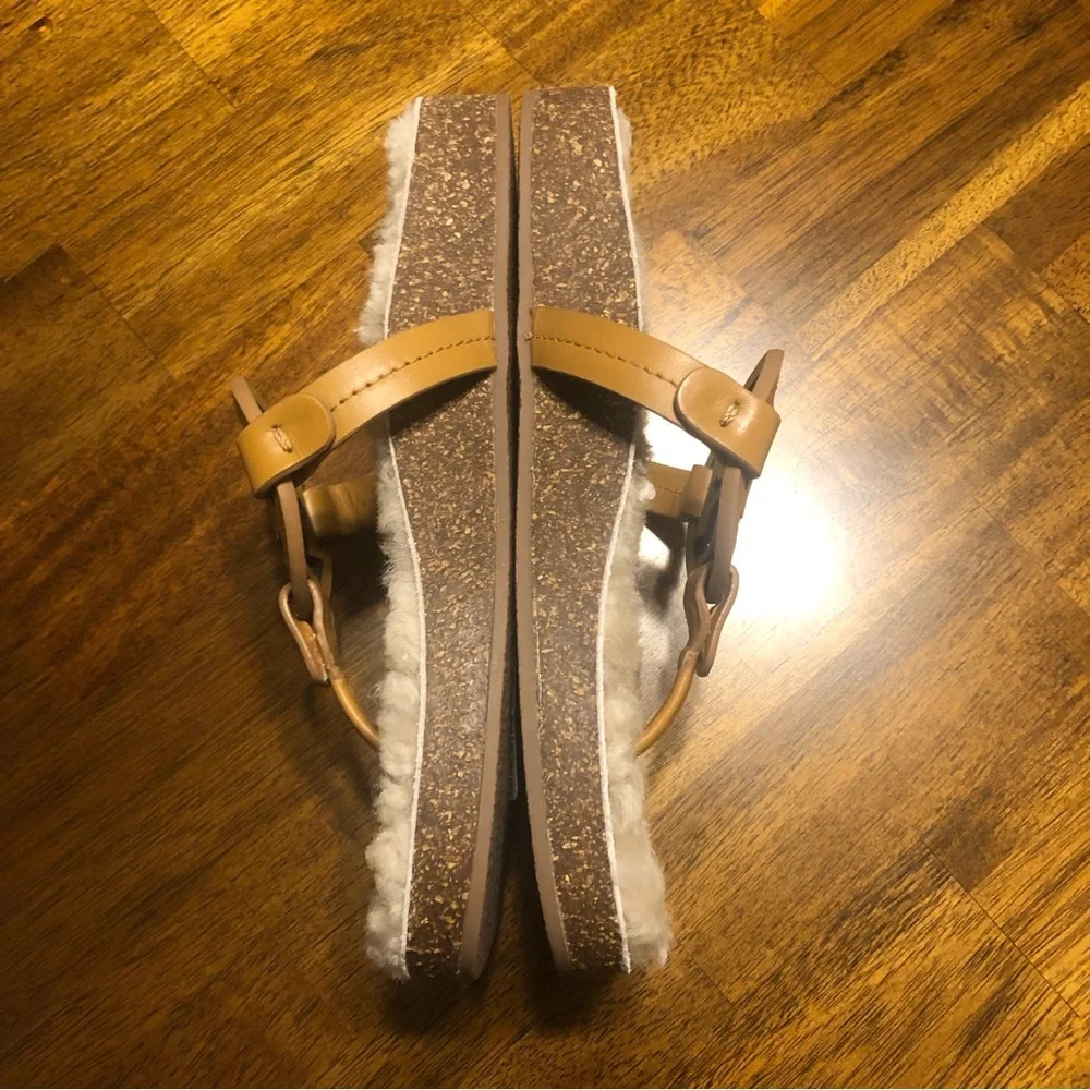 NEW $268 TORY BURCH Miller Cloud Genuine Shearling Flip Flop in size 7!